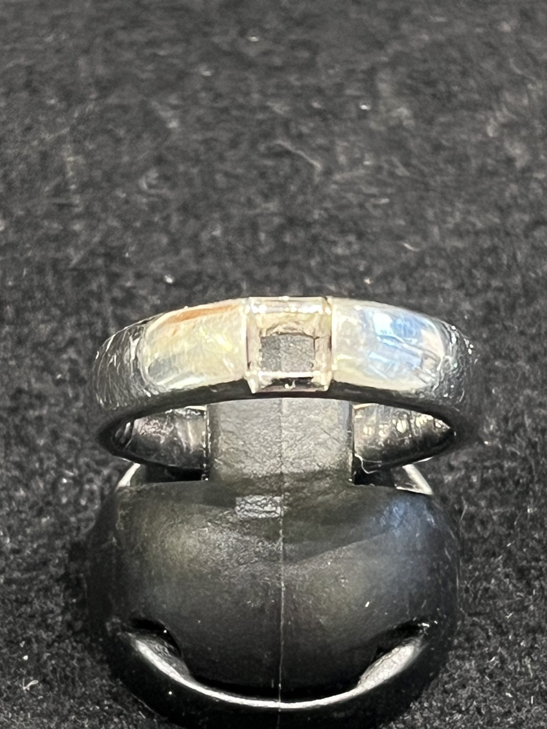 Before：エメラルドリング（石なし）